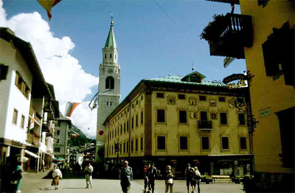 Italia 28 - los Dolomitas - Cortina D'Ampezzo.jpg